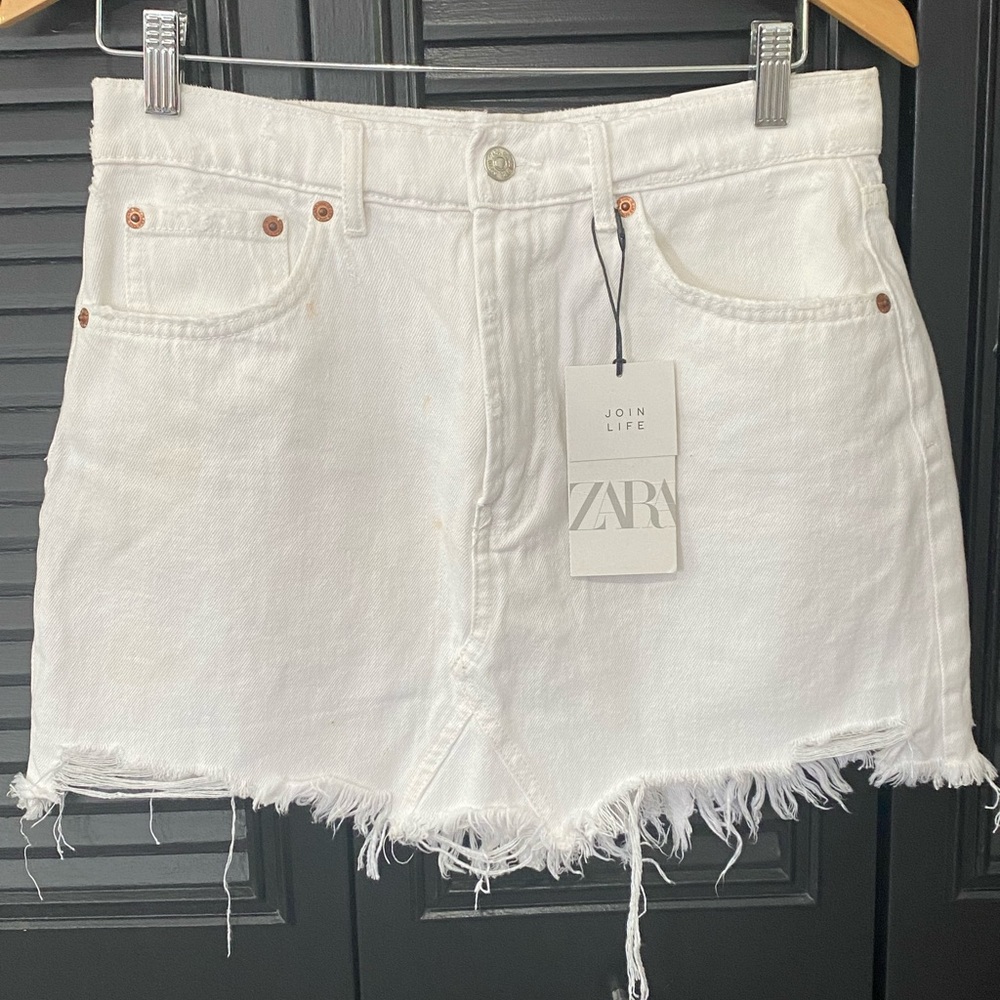 Zara jeans skirt, new with tags.